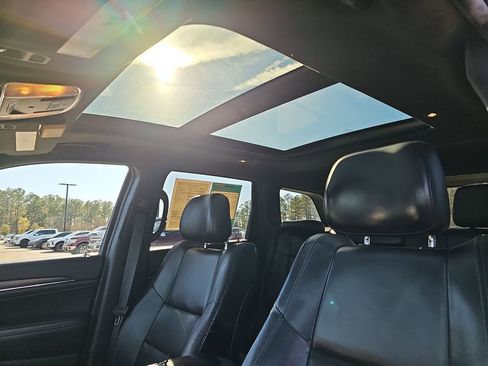 Used 2016 Jeep Grand Cherokee Limited w/ Luxury Group II image 34