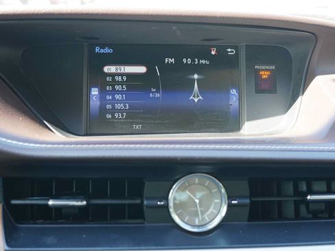 Used 2016 Lexus ES 300h w/ Premium Package w/Wood Trim FWD image 11