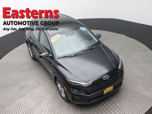 Used 2022 Hyundai Kona SE w/ Winter Weather Package image 3