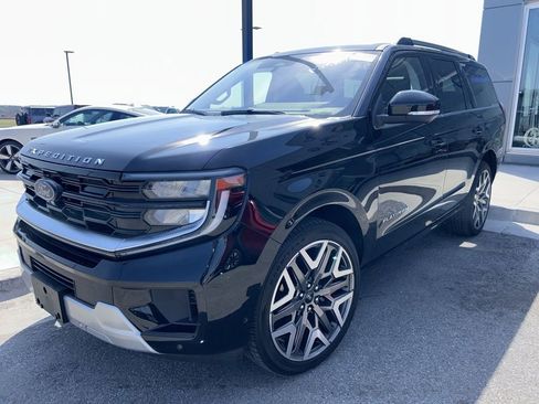 Used 2025 Ford Expedition Platinum w/ Platinum Ultimate Package image 3