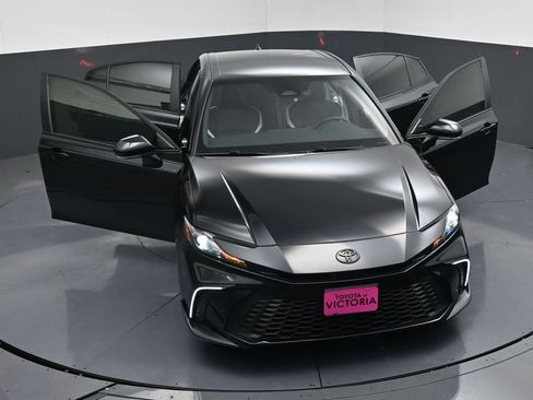 Used 2025 Toyota Camry SE image 22
