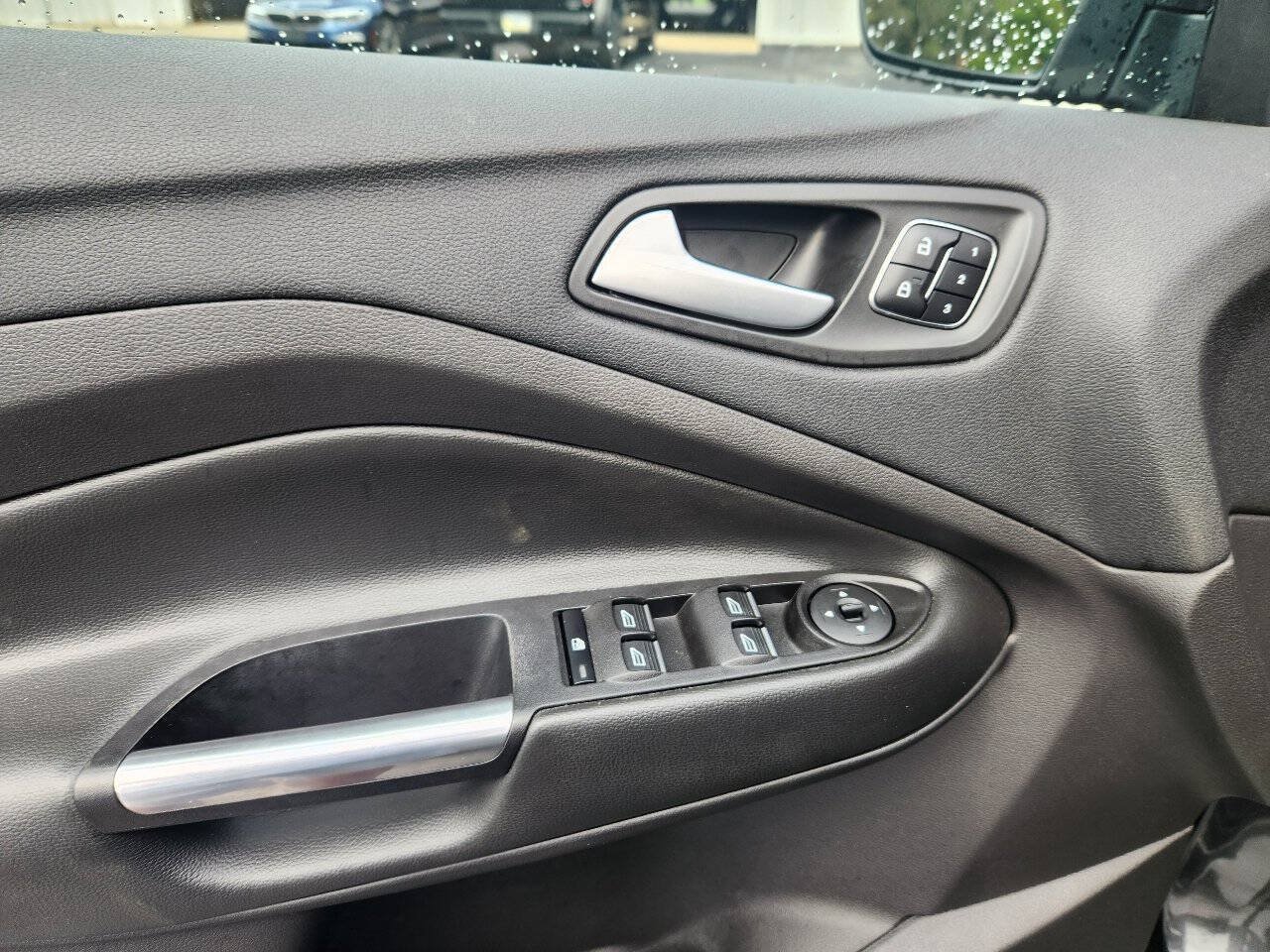 Used 2017 Ford Escape Titanium AWD/4WD image 19