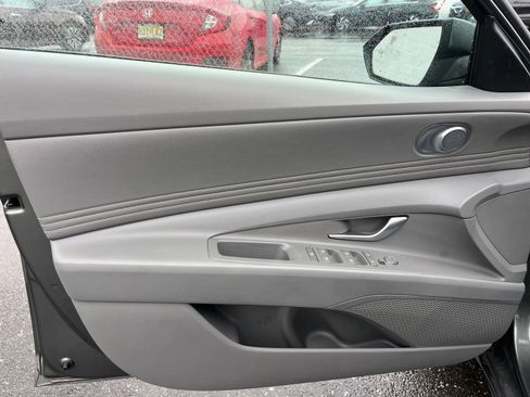 Used 2025 Hyundai Elantra SEL image 18