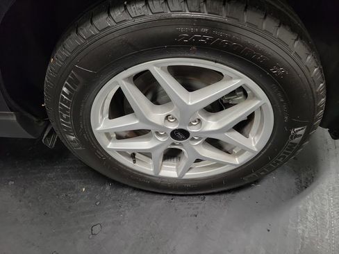 Used 2024 Ford Edge SEL image 10