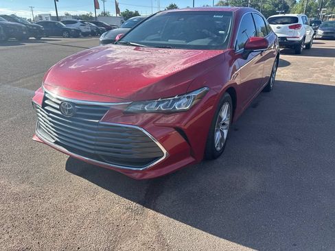Used 2021 Toyota Avalon XLE w/ Moonroof Package FWD image 2