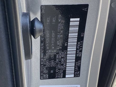 Used 2025 Toyota Sienna LE FWD image 35