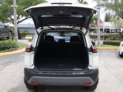 Used 2023 Nissan Rogue SV FWD image 16