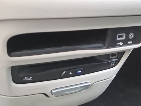Used 2017 Chrysler Pacifica Touring-L Plus w/ Tire & Wheel Group FWD image 7