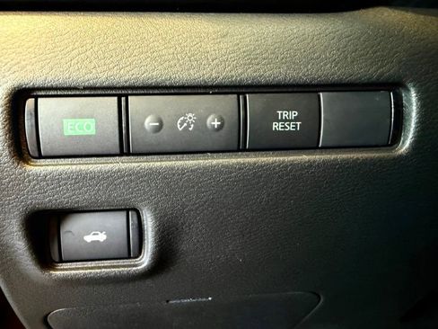 New 2025 Nissan Sentra SV image 28