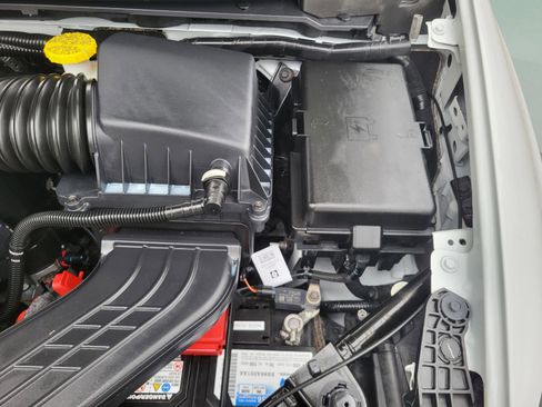 Used 2023 Chrysler Pacifica Touring-L AWD/4WD image 67