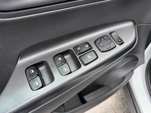 Used 2018 Hyundai Kona SE AWD/4WD image 18