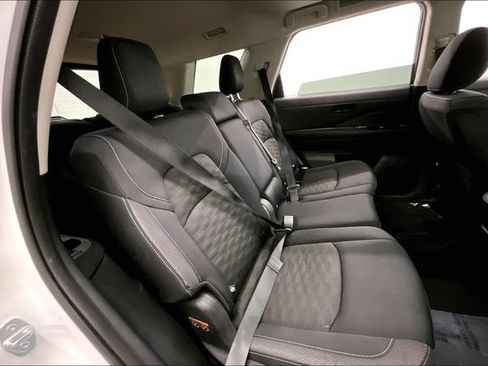 Used 2024 Nissan Pathfinder SV AWD/4WD image 27