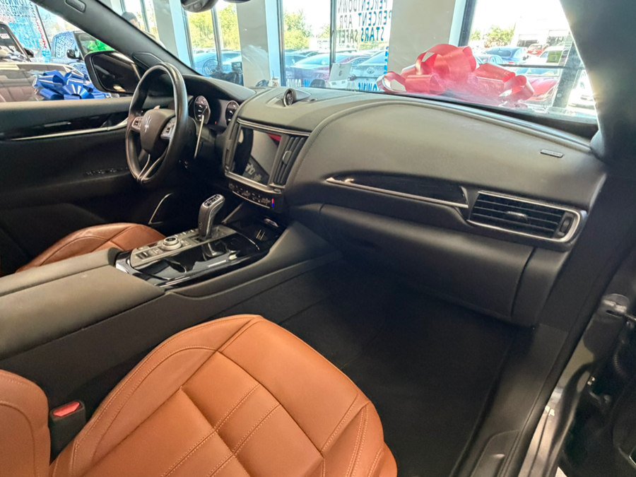 Used 2023 Maserati Levante GT AWD/4WD image 58