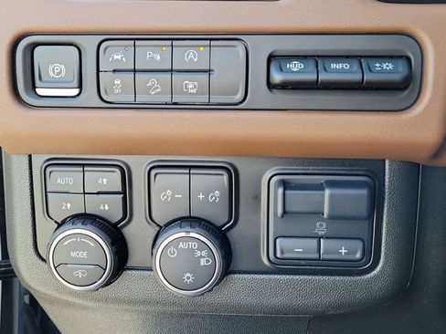 Used 2024 Chevrolet Suburban High Country AWD/4WD image 25