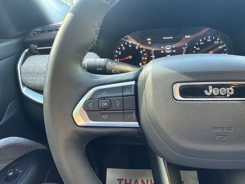 Used 2025 Jeep Compass Latitude w/ Sun & Sound Group AWD/4WD image 15