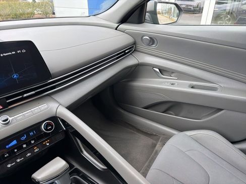Used 2023 Hyundai Elantra SEL w/ Convenience Package image 28