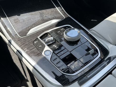 Used 2026 BMW X7 xDrive40i w/ M Sport Package AWD/4WD image 27