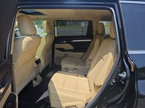 Used 2014 Toyota Highlander XLE AWD/4WD image 22