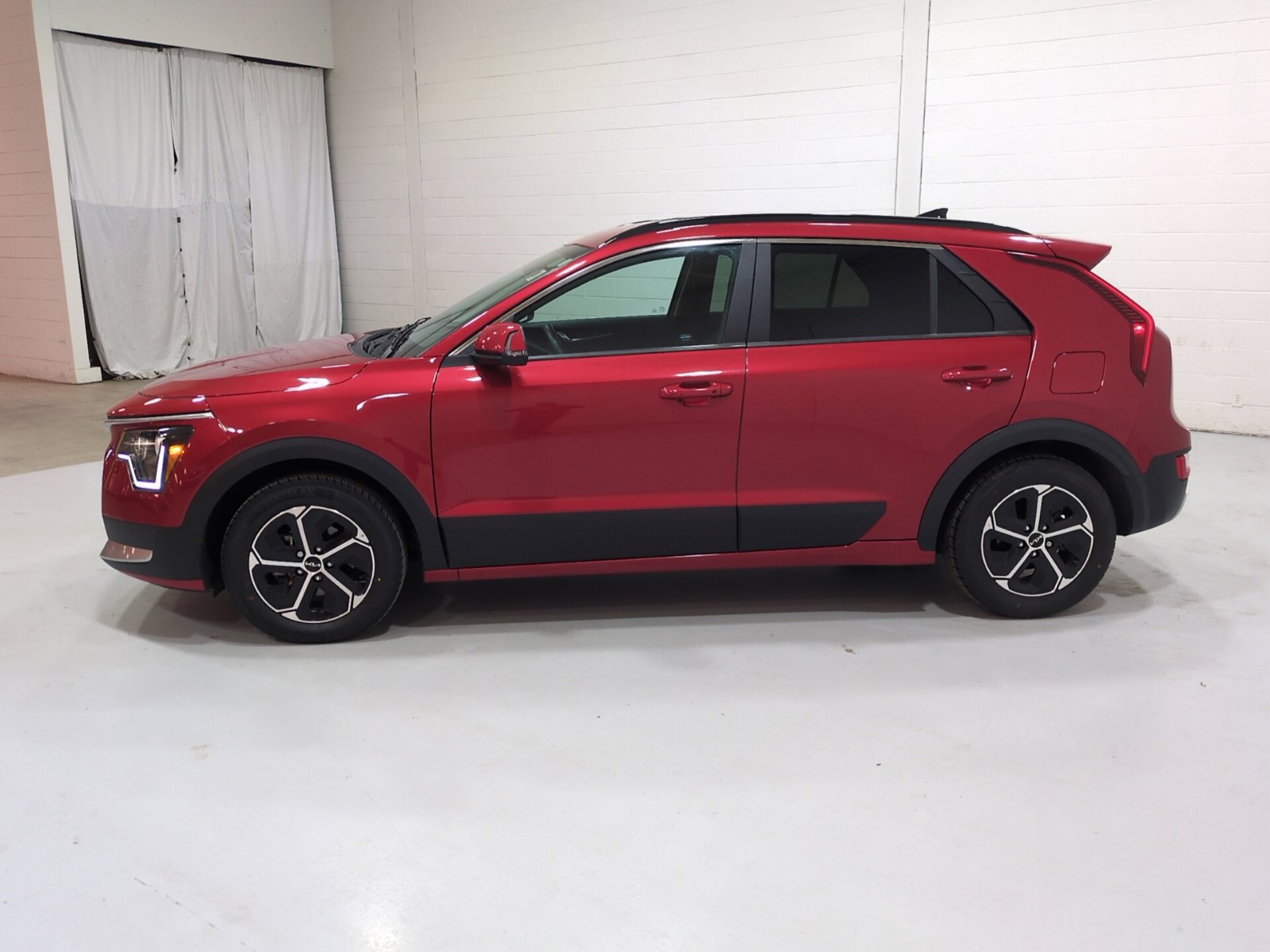 Certified 2024 Kia Niro EX FWD image 7