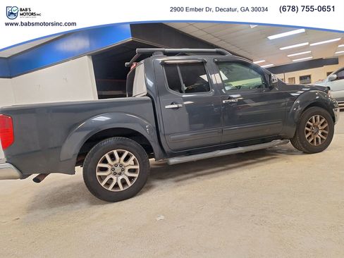 Used 2012 Nissan Frontier SL w/ Moonroof Pkg image 13