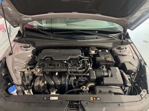 Used 2022 Hyundai Elantra SEL w/ Convenience Package FWD image 6