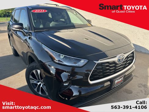 Used 2021 Toyota Highlander XLE AWD/4WD image 1