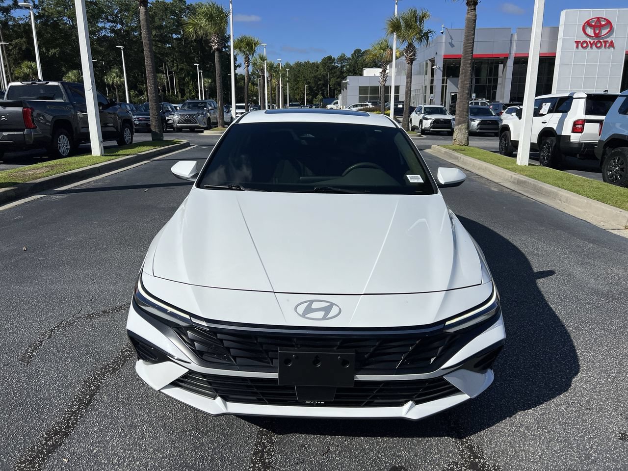 Used 2024 Hyundai Elantra SEL w/ Convenience Package FWD image 3