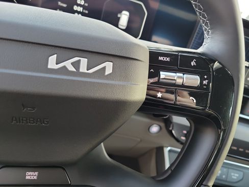 New 2027 Kia Carnival SX FWD image 24
