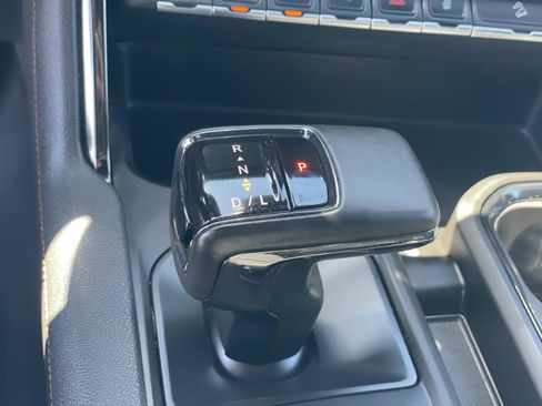 Used 2025 GMC Sierra 1500 AT4 w/ AT4 Premium Package AWD/4WD image 19