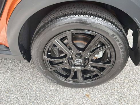 Used 2023 Nissan Kicks SR FWD image 11