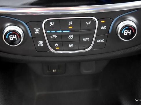Used 2020 Chevrolet Traverse LT FWD image 19