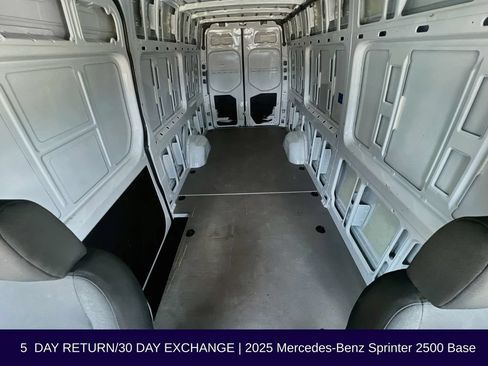 Used 2025 Mercedes-Benz Sprinter 2500 image 38