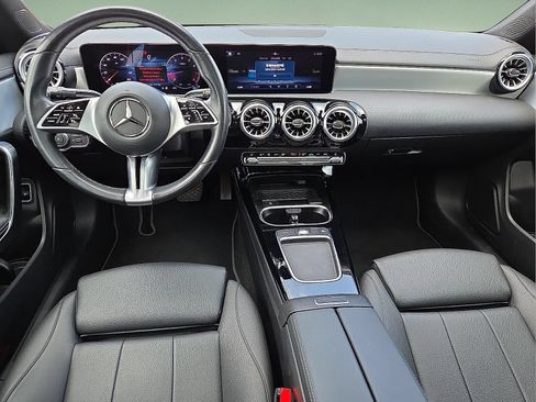 Used 2025 Mercedes-Benz CLA 250 4MATIC image 11