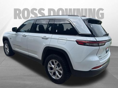 Used 2022 Jeep Grand Cherokee Limited w/ Luxury Tech Group II AWD/4WD image 3
