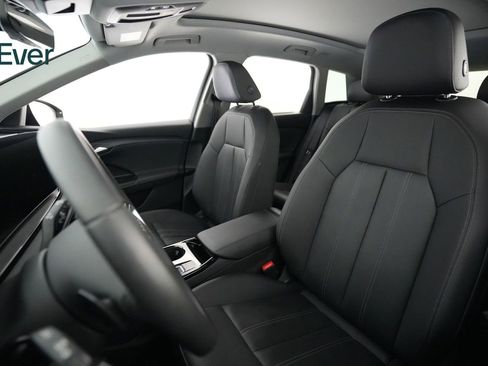 Used 2025 Audi Q6 e-tron Premium RWD image 4