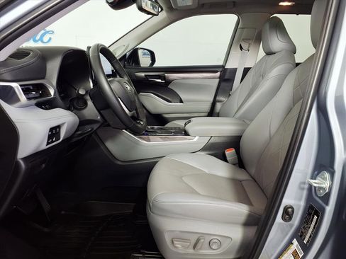 Used 2024 Toyota Highlander Platinum image 7