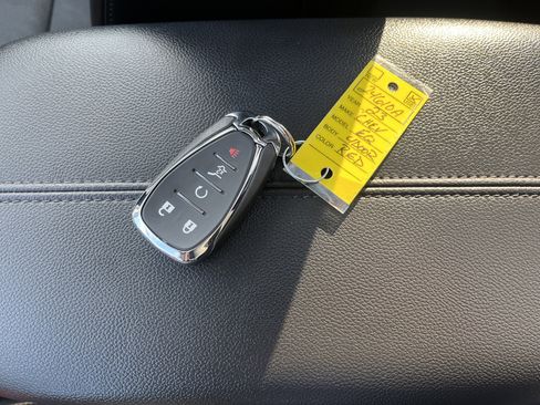 Used 2023 Chevrolet Equinox Premier image 35