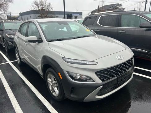 Used 2023 Hyundai Kona SE image 2