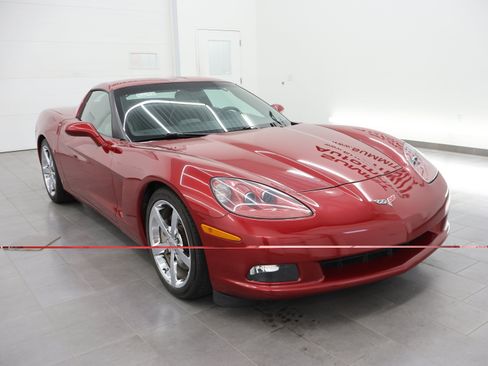 Used 2009 Chevrolet Corvette Coupe w/ Preferred Equipment Group RWD image 2