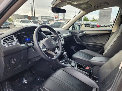 Used 2022 Volkswagen Tiguan SE image 9