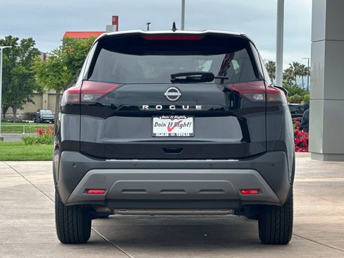 Used 2023 Nissan Rogue S FWD image 5