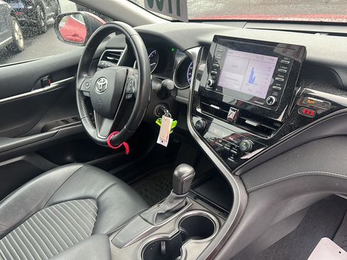 Certified 2021 Toyota Camry SE image 16