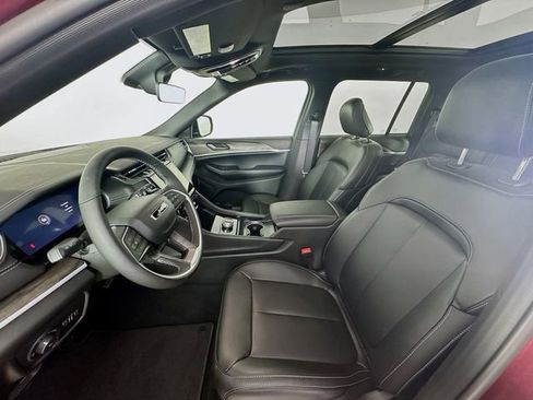 New 2025 Jeep Grand Cherokee Limited image 24