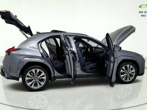 Used 2025 Lexus UX 300h FWD image 19