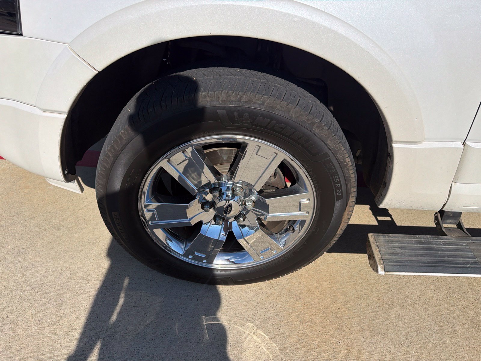 Used 2010 Ford Expedition Limited RWD image 4