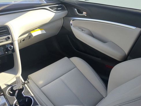 New 2025 Genesis G70 2.5T RWD image 15