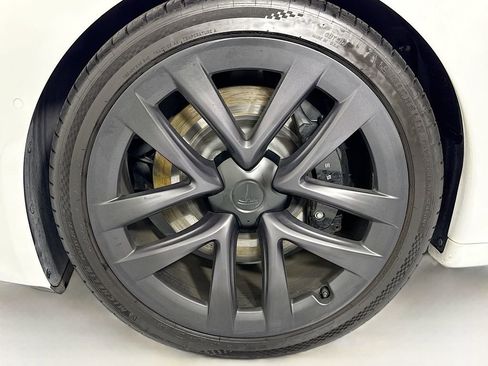 Used 2022 Tesla Model S Plaid image 31