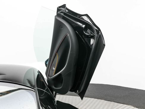 Used 2023 McLaren Artura image 25