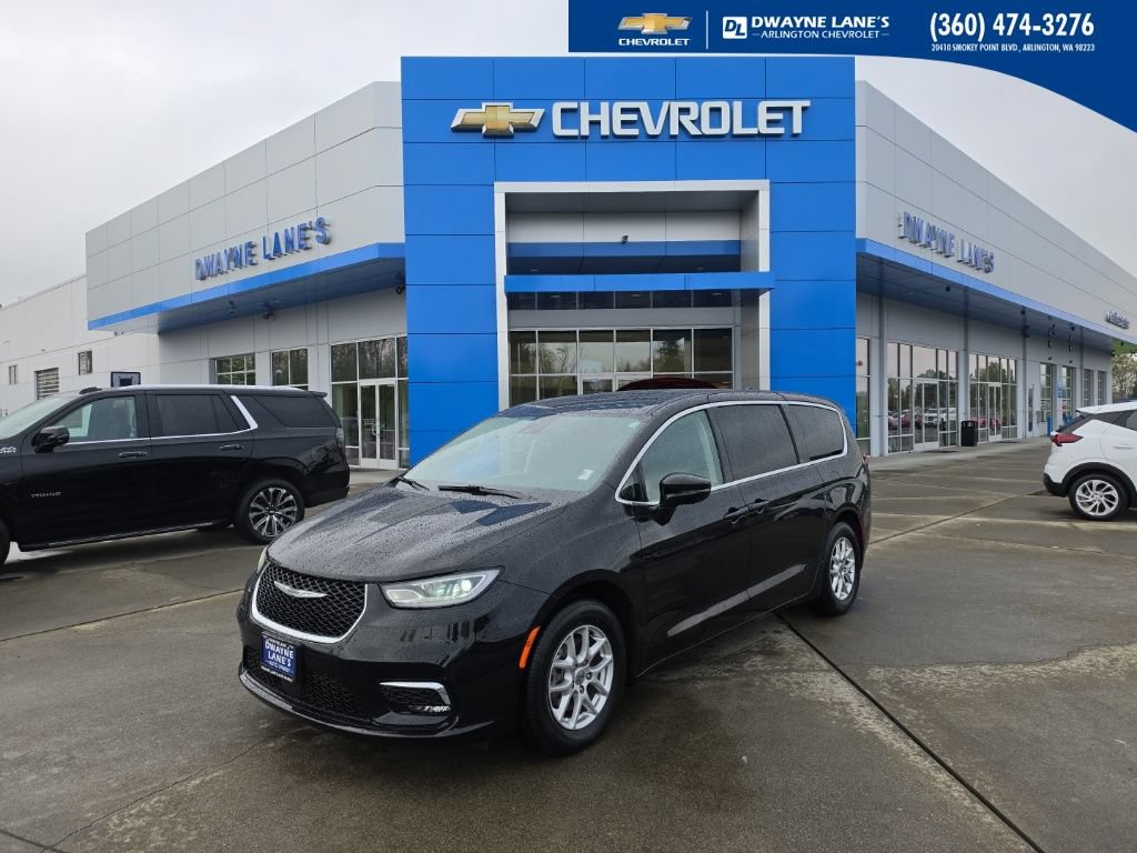 Used 2024 Chrysler Pacifica Touring-L FWD image 1