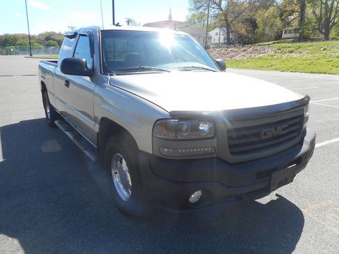 Used 2003 GMC Sierra 1500 SLT w/ SLT Preferred Equipment Group AWD/4WD image 16